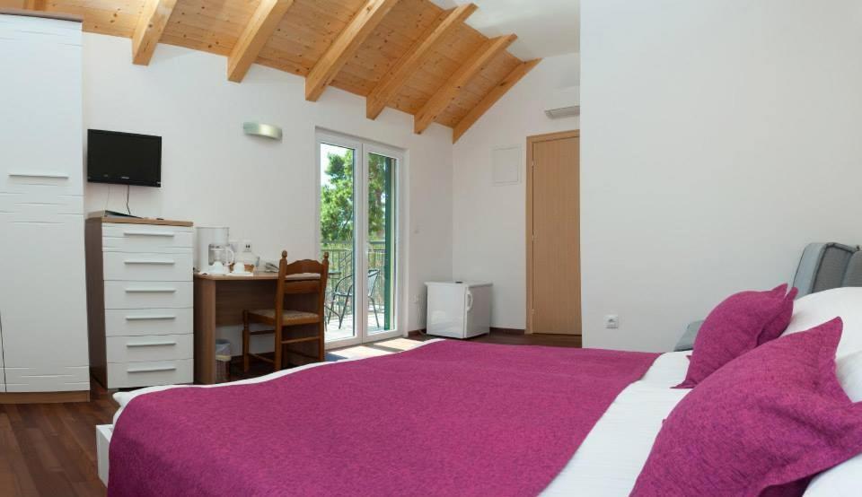Hotel Fortuna Milna  Kültér fotó