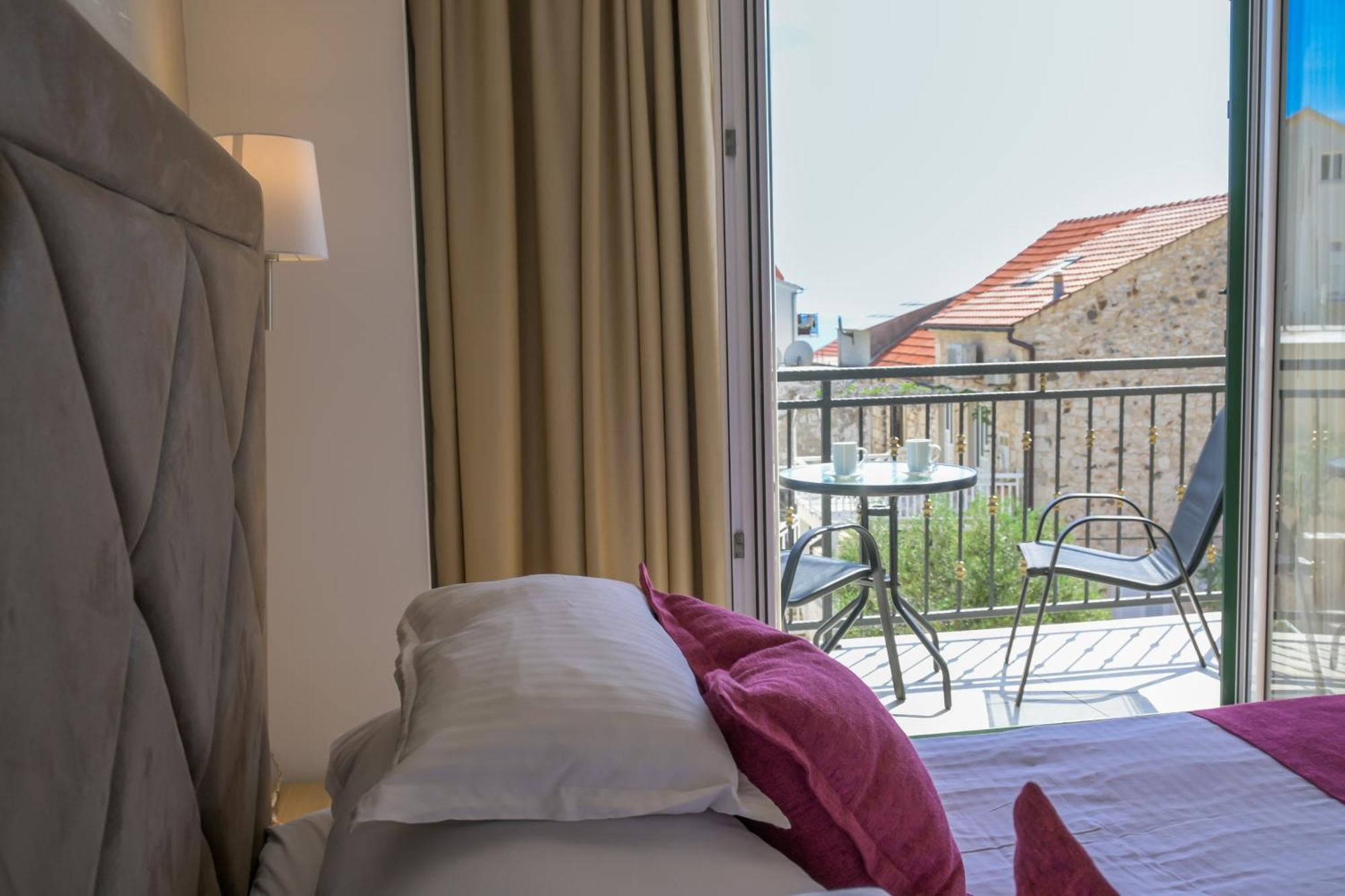 Hotel Fortuna Milna  Kültér fotó